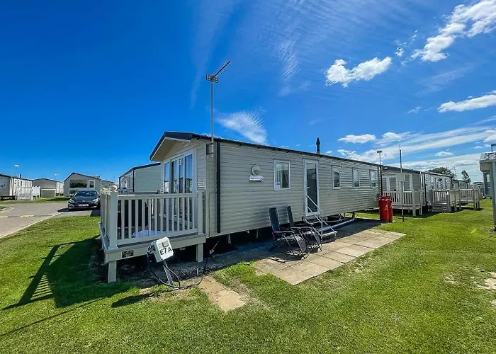 Superb 8 Berth Caravan For Hire At A Great Holiday Park In Norfolk Ref 50007A