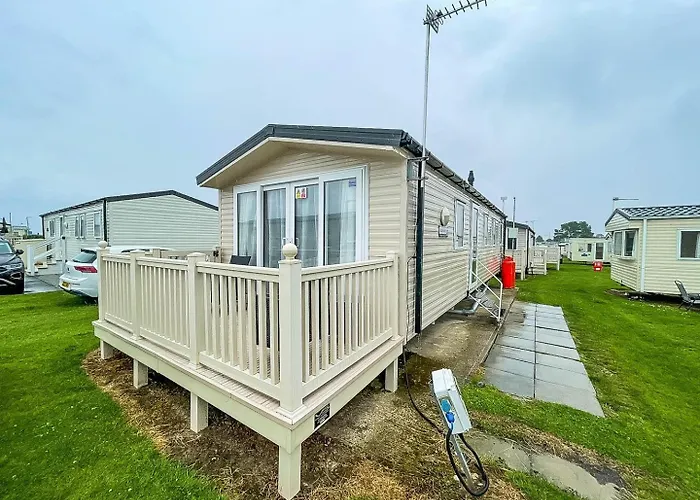 Superb 8 Berth Caravan For Hire At A Great Holiday Park In Norfolk Ref 50007A