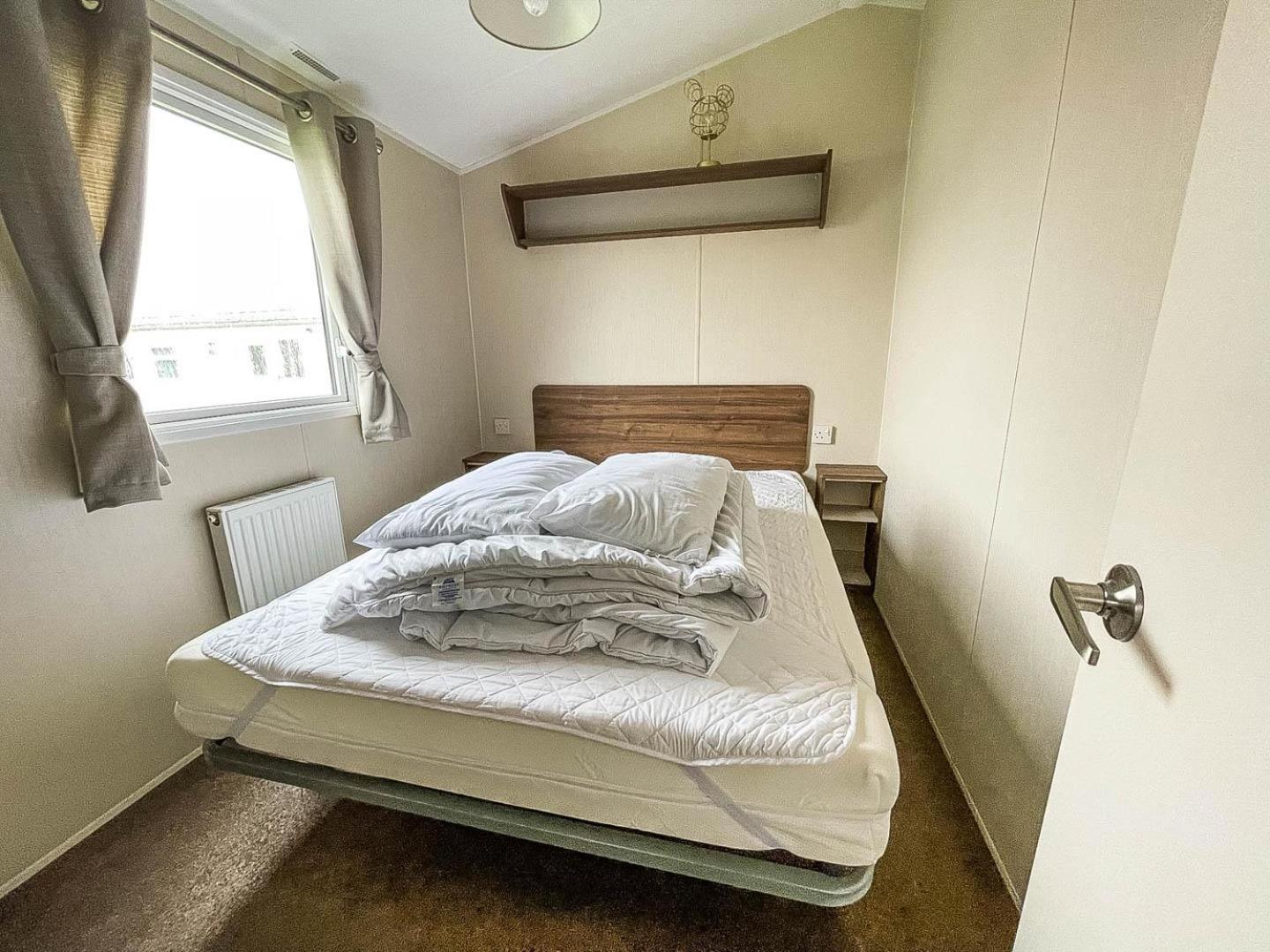 Superb 8 Berth Caravan For Hire At A Great Holiday Park In Norfolk Ref 50007a Campsite *